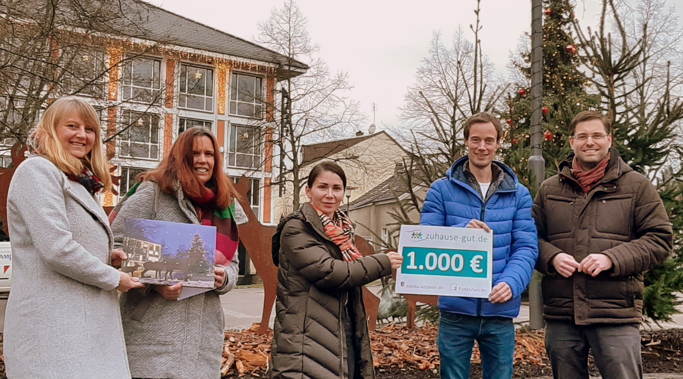 Spendenübergabe vom Erlös des Adventskalenders